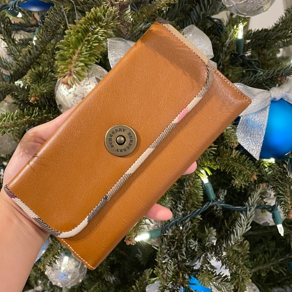 Burberry wallet - Picture 1 of 6